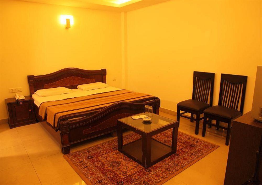 Hotel Lohmod At National Highway 8 - Free Airport Transffer Nueva Delhi Exterior foto