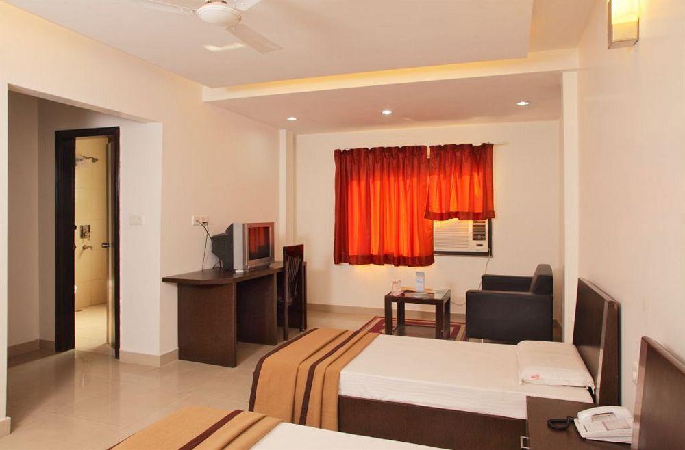 Hotel Lohmod At National Highway 8 - Free Airport Transffer Nueva Delhi Exterior foto