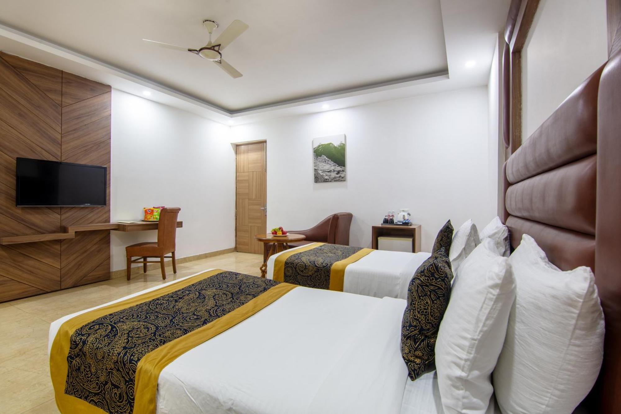 Hotel Lohmod At National Highway 8 - Free Airport Transffer Nueva Delhi Exterior foto