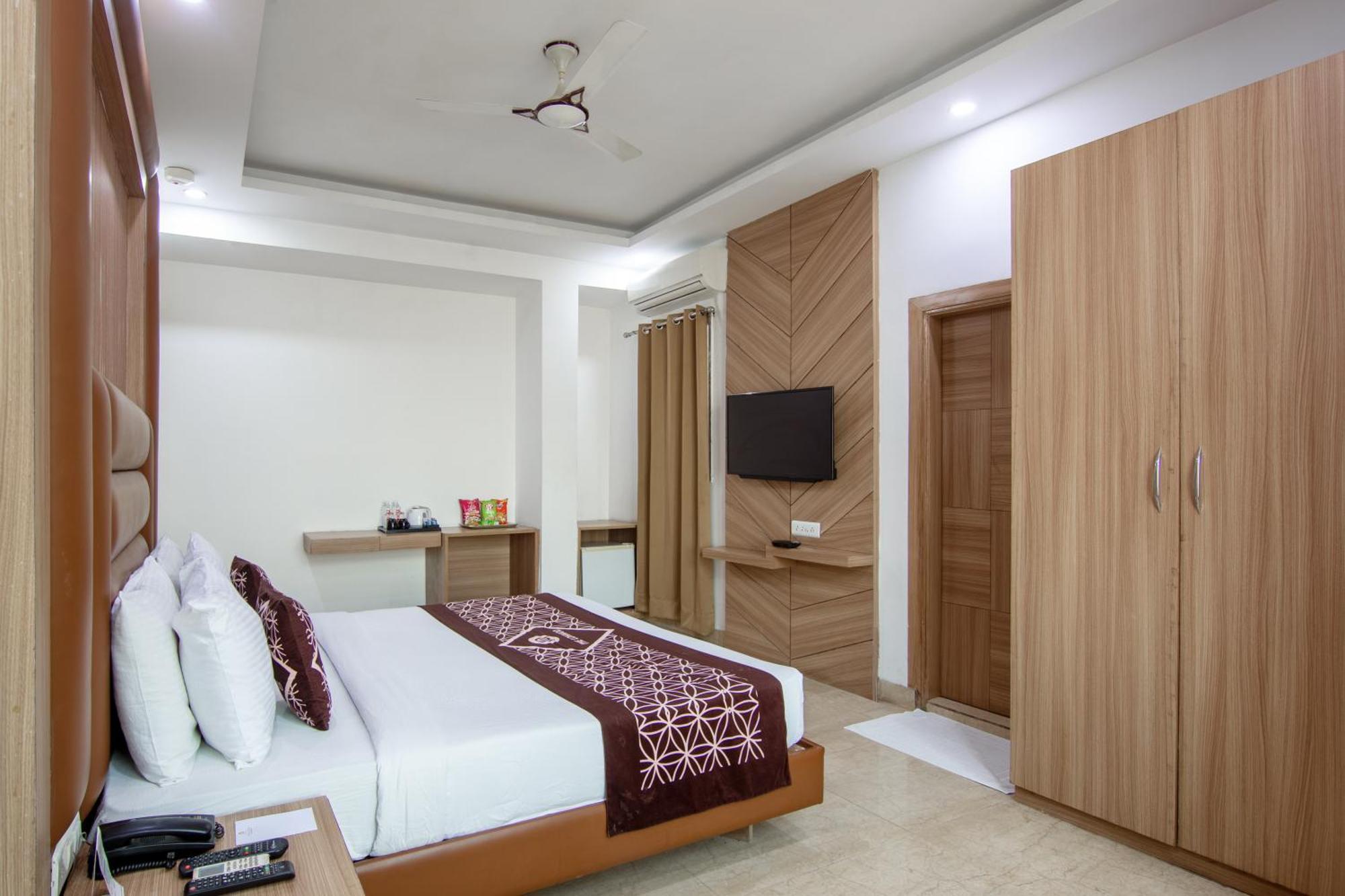 Hotel Lohmod At National Highway 8 - Free Airport Transffer Nueva Delhi Exterior foto