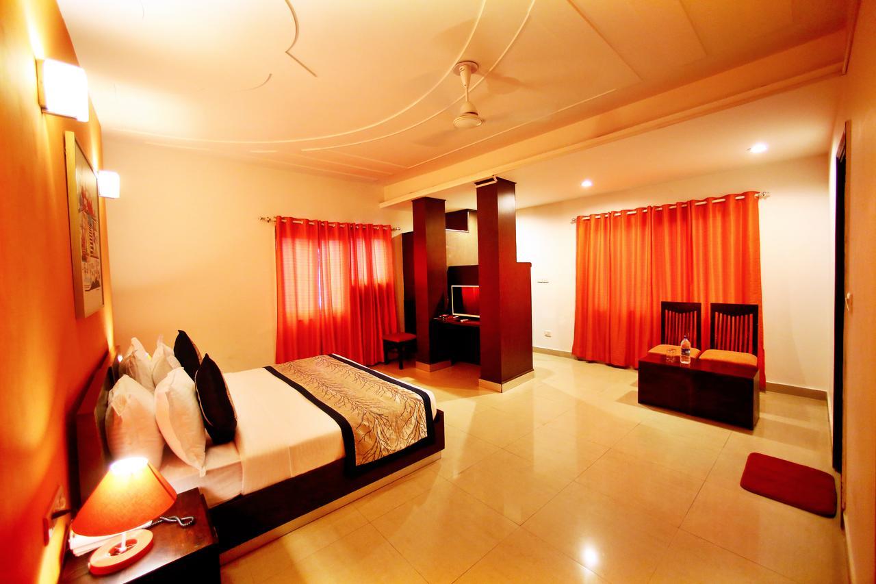 Hotel Lohmod At National Highway 8 - Free Airport Transffer Nueva Delhi Exterior foto