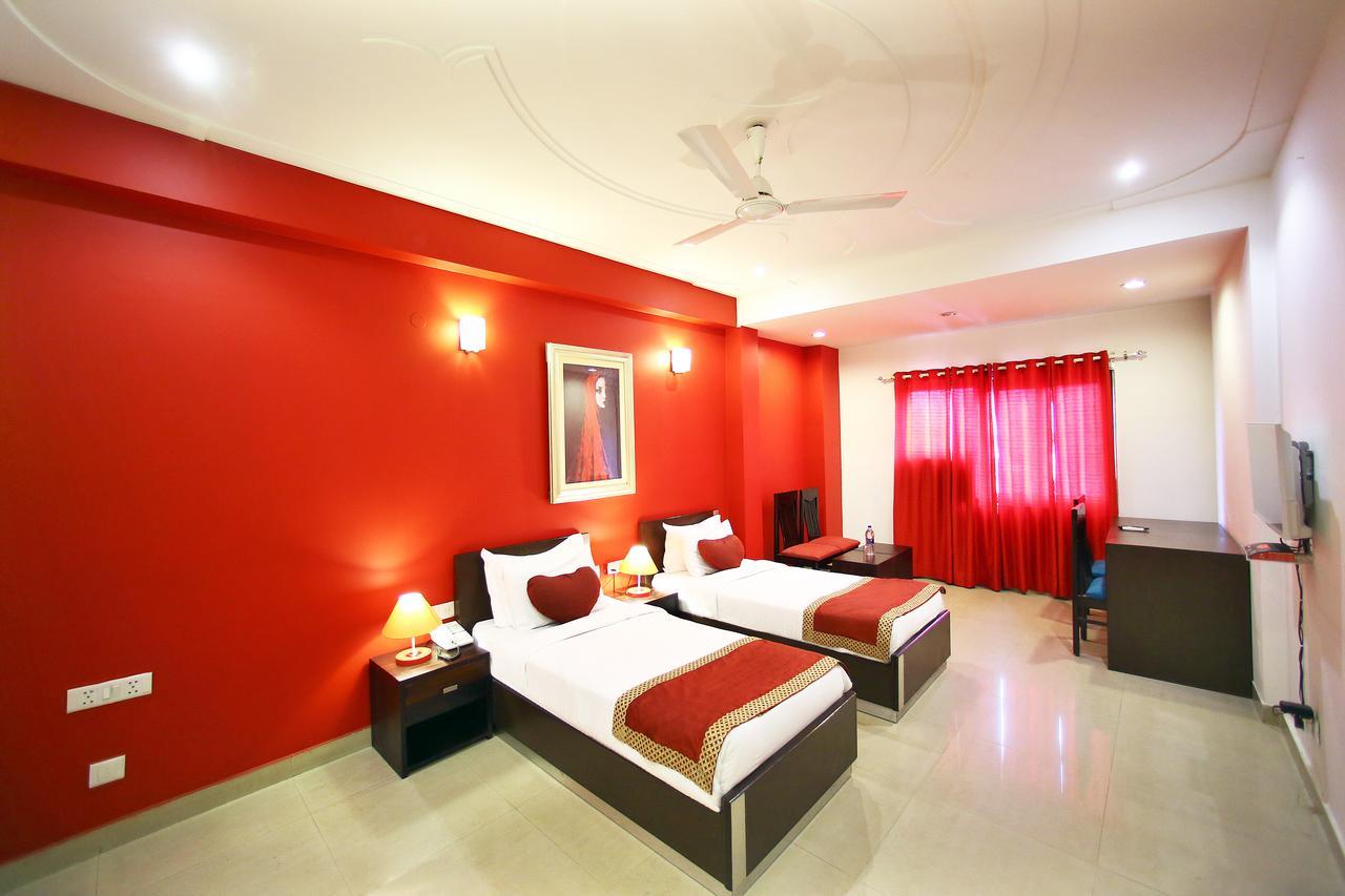 Hotel Lohmod At National Highway 8 - Free Airport Transffer Nueva Delhi Exterior foto