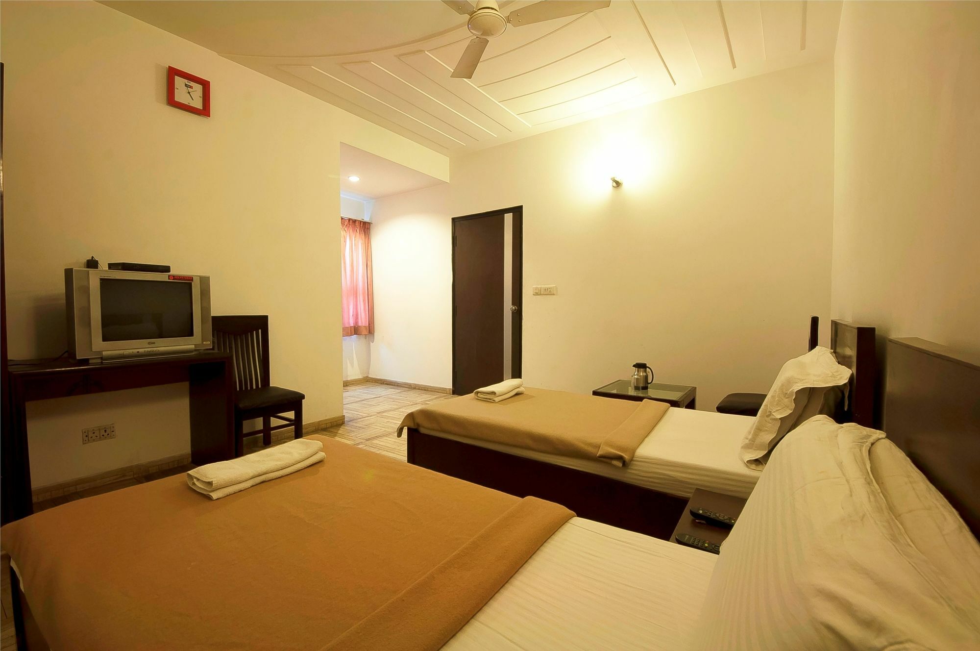 Hotel Lohmod At National Highway 8 - Free Airport Transffer Nueva Delhi Exterior foto
