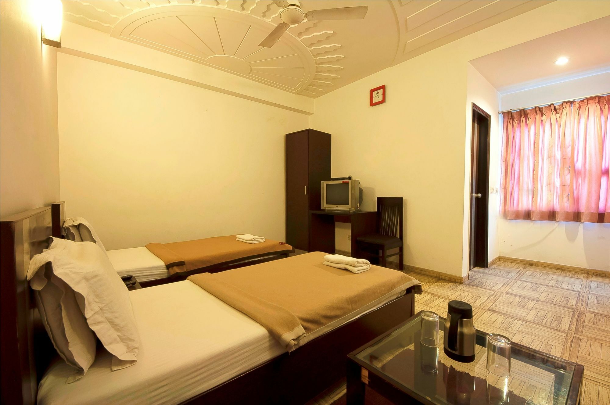 Hotel Lohmod At National Highway 8 - Free Airport Transffer Nueva Delhi Exterior foto